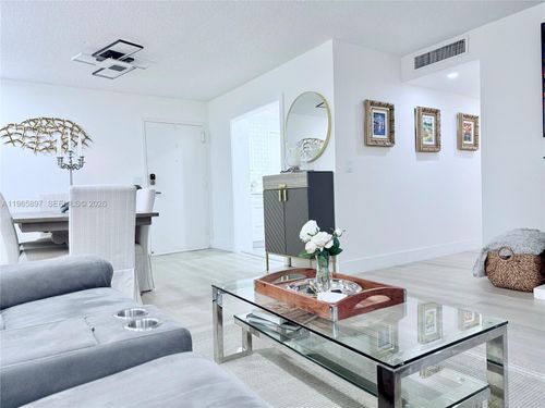 apt-5c-6000 Ne 22nd Way, Fort Lauderdale, FL, 33308-2237 | Card Image