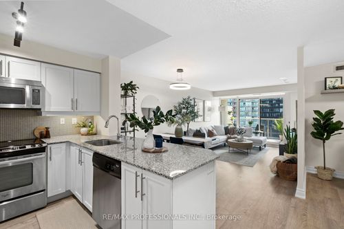 909-125 Western Battery Rd, Toronto, ON, M6K3R8 | Card Image