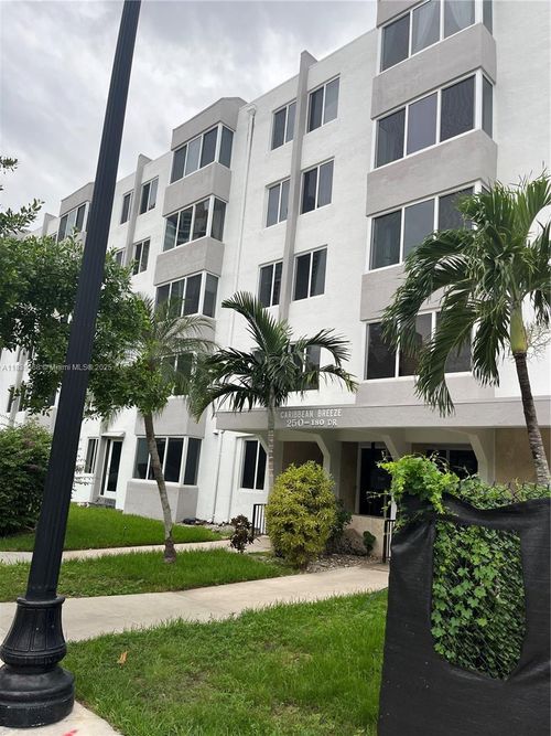 apt-205-250 180th Dr, Sunny Isles Beach, FL, 33160-2730 | Card Image