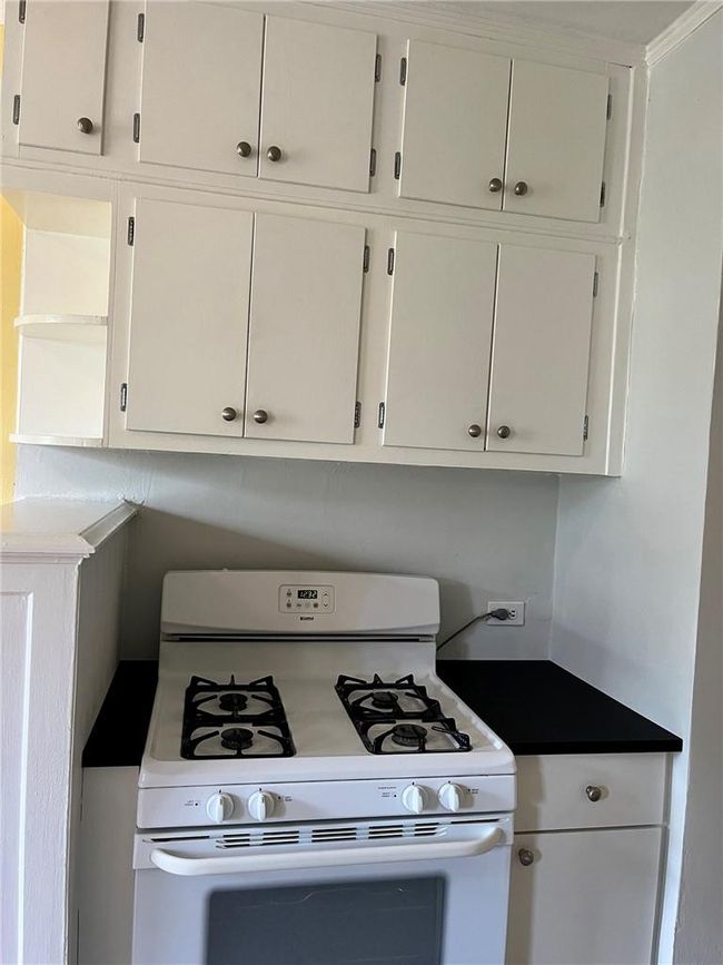 APT-4J - 23 Old Mamaroneck Rd, Home with 0 bedrooms, 1 bathrooms and null parking in White Plains NY | Image 11