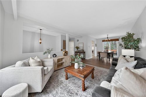 90 Amos Ave, Waterloo, ON, N2L5C4 | Card Image