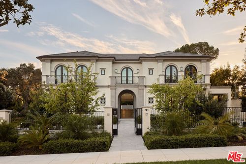 701 N Camden Dr, Beverly Hills, CA, 90210-3204 | Card Image