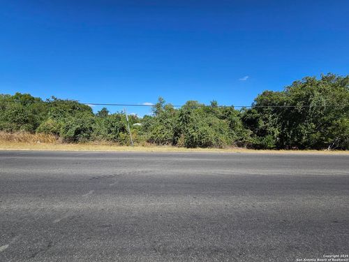 2026 3rd St, Floresville, TX, 78114-2907 | Card Image