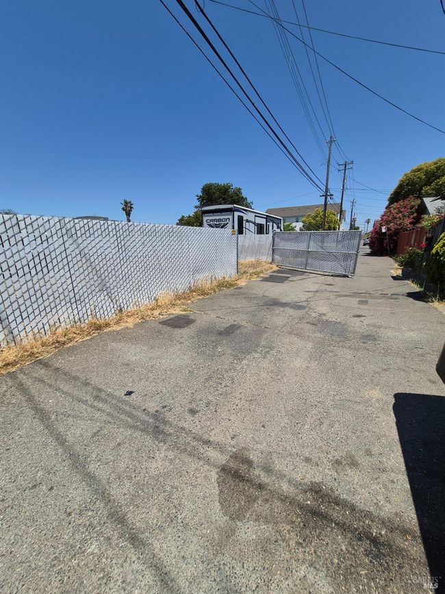 811 Broadway St, House other with 2 bedrooms, 1 bathrooms and 2 parking in Fairfield CA | Image 20