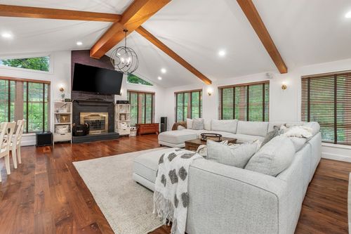 4 Rockwood Ln, Londonderry, NH, 03053-6104 | Card Image