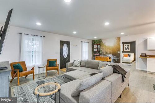 8650 Supinlick Ridge Rd, MOUNT JACKSON, VA, 22842-8406 | Card Image