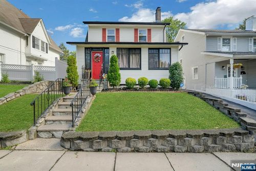 18 Whitman Ave, East Orange, NJ, 07017-5018 | Card Image