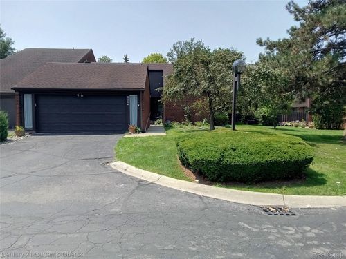 3064 Lindenwood Dr, Dearborn, MI, 48120-1312 | Card Image