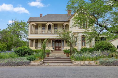 209 E Fannin St, La Grange, TX, 78945-1903 | Card Image