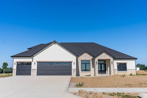 2217 Golfview Dr, Auburn, IN, 46706-0635 | Card Image