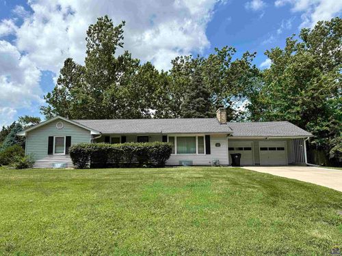 917 Sw Grand Ct, Topeka, KS, 66606-2313 | Card Image