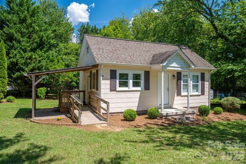214 23rd St Nw, Hickory, NC, 28601-4518 | Card Image