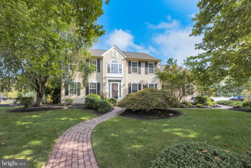 Longmeadow Ln, Yardley, PA 19067