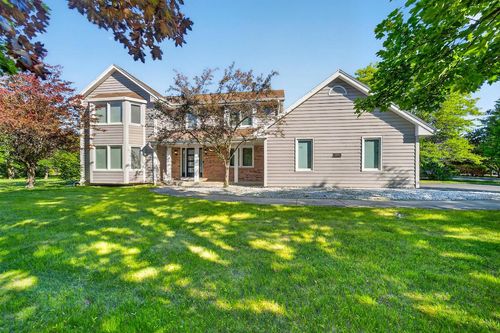 12623 N Meadow Circle E, Mequon, WI, 53092 | Card Image