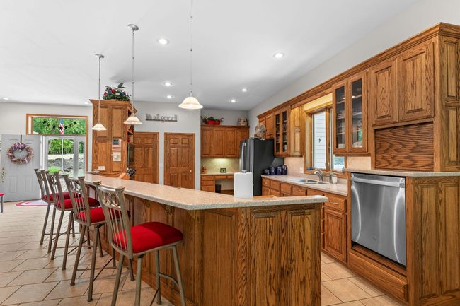 Kitchen Bar | Image 22