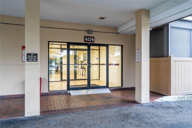 APT-914 - 4174 Inverrary Dr, Condo with 2 bedrooms, 2 bathrooms and null parking in Lauderhill FL | Image 34