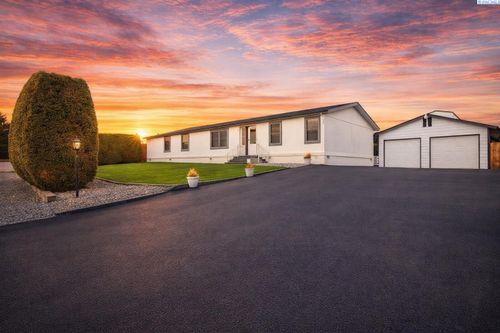 3110 W 24th Ave, Kennewick, WA, 99337-2411 | Card Image