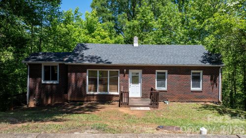 722 E F St, Newton, NC, 28658-2530 | Card Image
