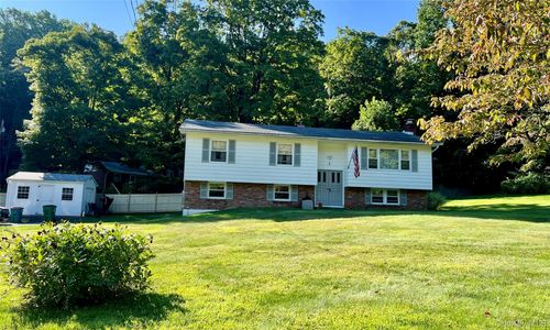 2 Garden Pl, Beacon, NY, 12508-2906 | Card Image