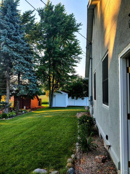 661 E Beaver Rd, Kawkawlin, MI, 48631-9701 | Card Image