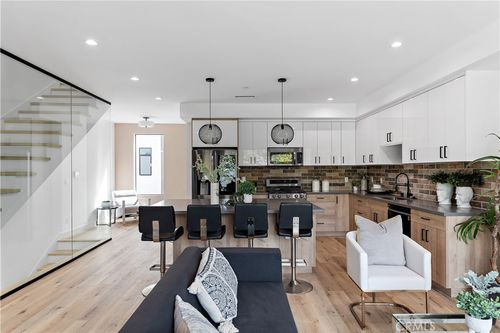 11857 S Flower St, Burbank, CA, 91502 | Card Image