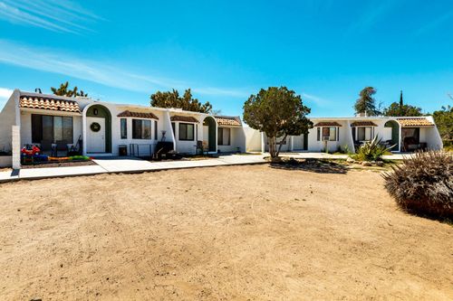 7772 Jemez Trl, Yucca Valley, CA, 92284-3402 | Card Image