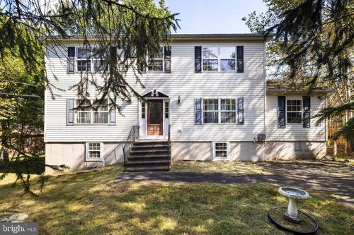 9839 Deerwood Dr, Tobyhanna, PA, 18466-3883 | Card Image