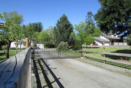 44387 S Sumas Rd, Chilliwack, BC, V2R4B7 | Card Image