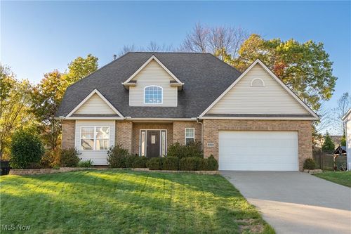 3212 Deborah Ct, Uniontown, OH, 44685-7571 | Card Image