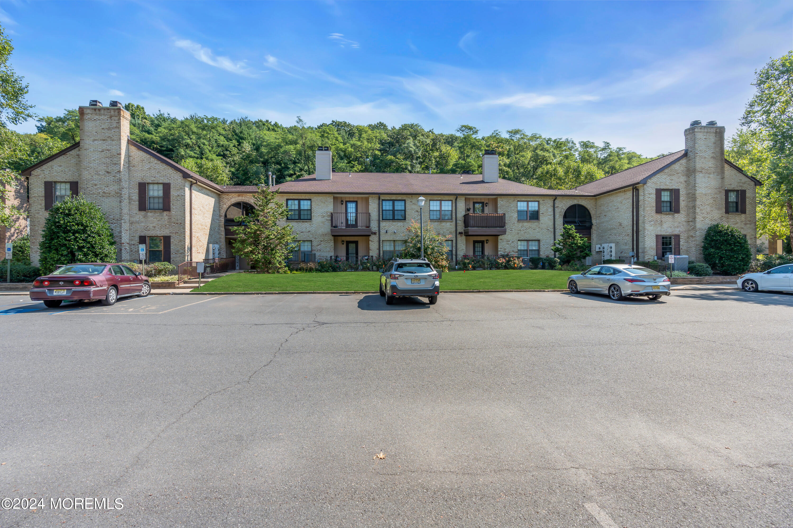 Wellington Pl, Matawan, NJ 07747