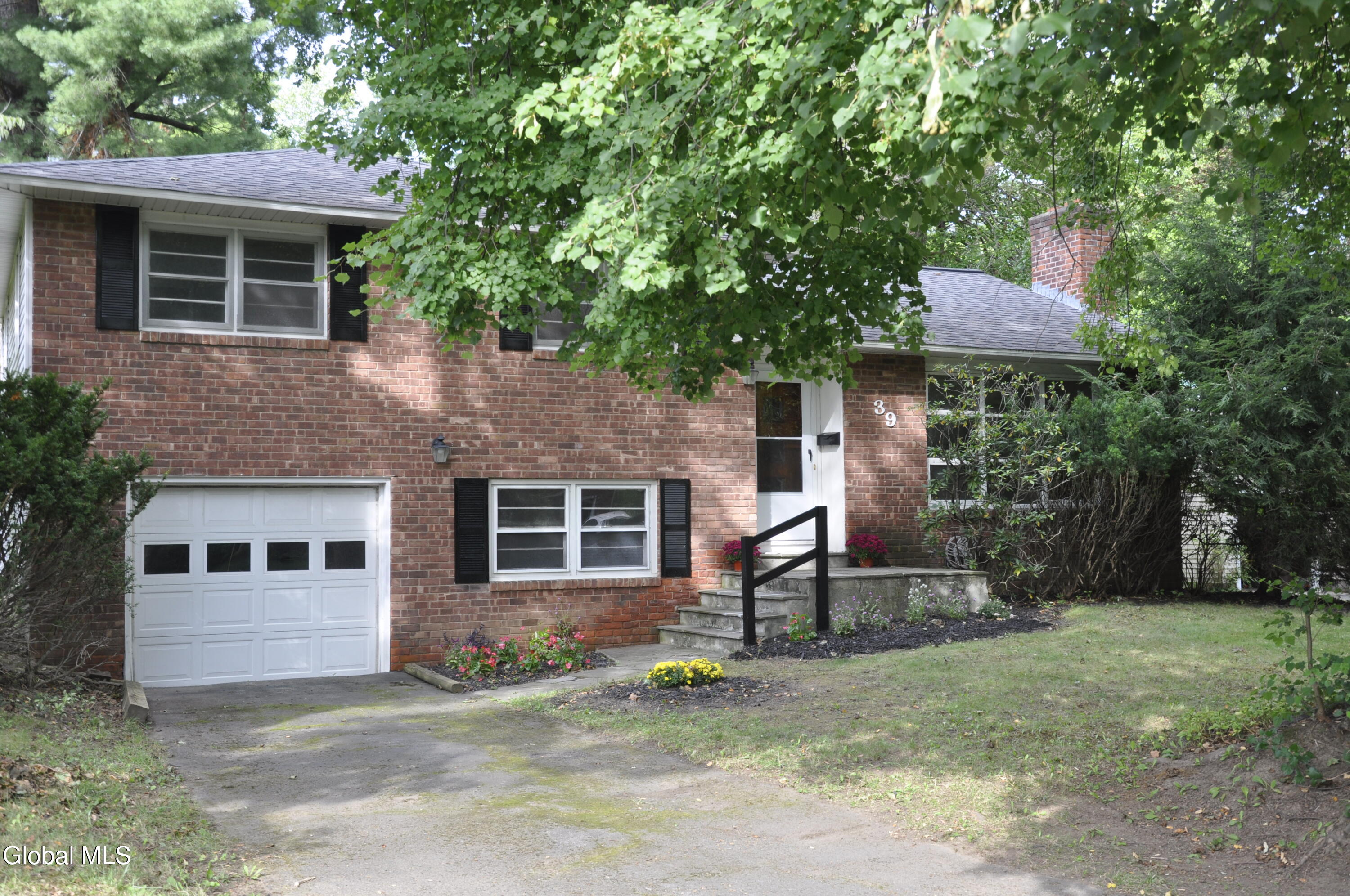 39 Wellington Rd, Pending in Delmar - eXp Realty