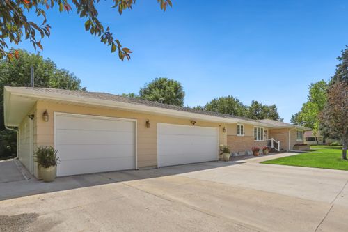 904 Squire Ln, ABERDEEN, SD, 57401-7651 | Card Image