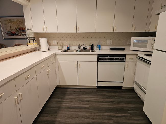 Community Room Kitchen | Image 37