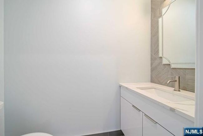 39 Henry Ave, Home with 3 bedrooms, 4 bathrooms and null parking in Palisades Park NJ | Image 16