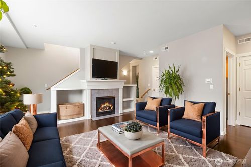 unit-103-1601 Ne Katsura St, Issaquah, WA, 98029-6903 | Card Image