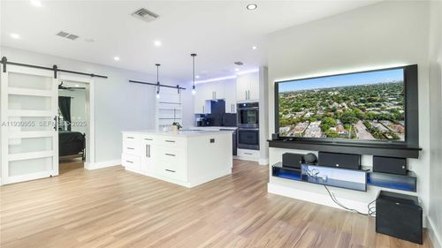 817 Nw 17th St, Fort Lauderdale, FL, 33311-5574 | Card Image