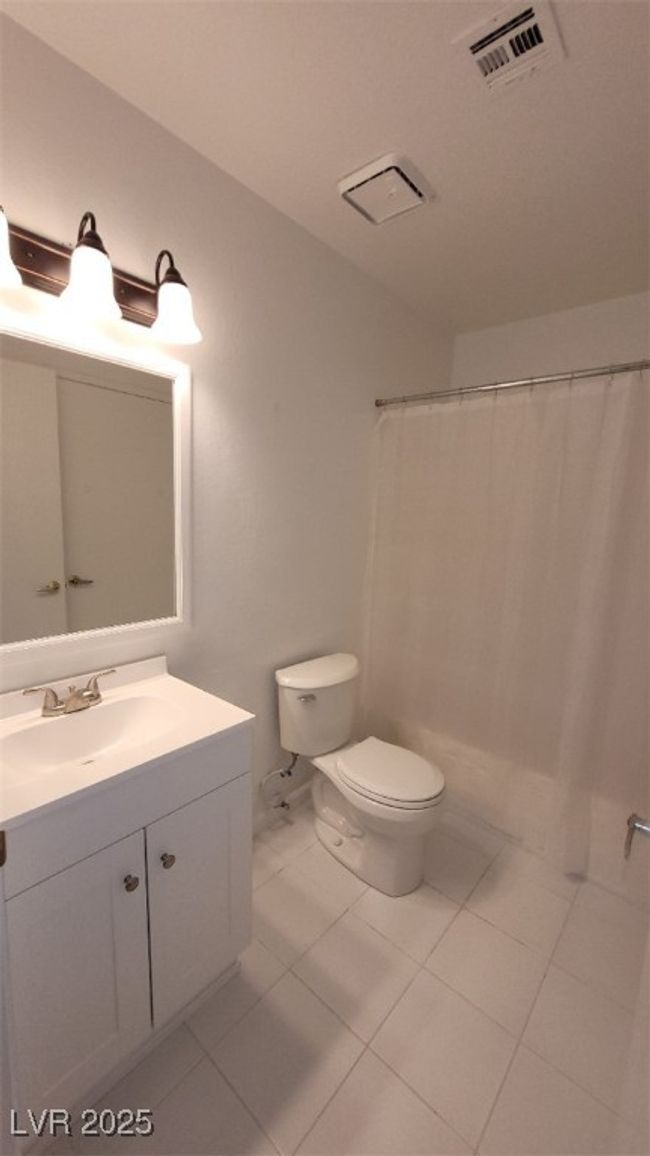 UNIT-2 - 833 Hedge Way, Townhouse with 2 bedrooms, 2 bathrooms and null parking in Las Vegas NV | Image 5