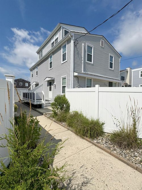 b-242 B 37th St, Sea Isle City, NJ, 08243-2128 | Card Image