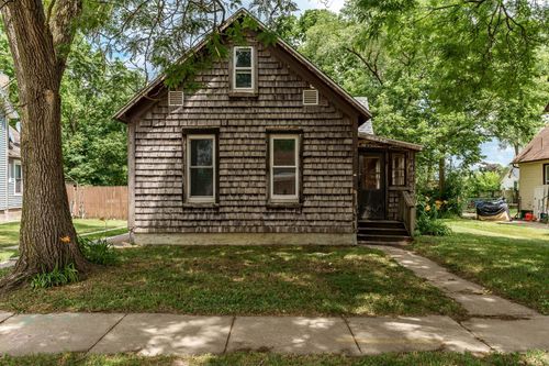 1015 Bluff St, Beloit, WI, 53511-5166 | Card Image