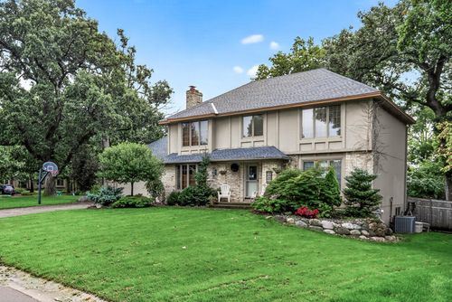 8593 Coachmans Ln, Eden Prairie, MN, 55347-1559 | Card Image