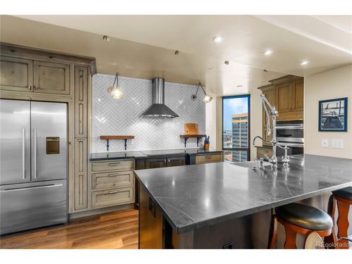 1705-1625 Larimer St, Denver, CO, 80202-1533 | Card Image