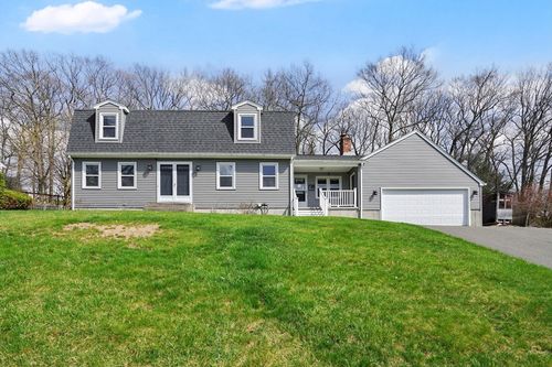 23 Susan Dr, Westfield, MA, 01085-1443 | Card Image