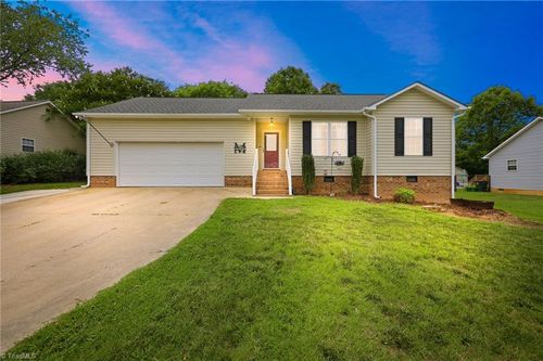 227 Meadow Lark Ln, Thomasville, NC, 27360-3263 | Card Image