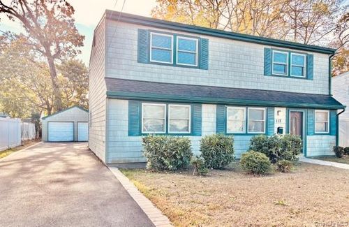 112 W Scudder Ave, Copiague, NY, 11726-3331 | Card Image