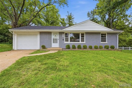 101 Florwood, St Louis, MO, 63135 | Card Image
