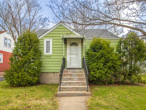 17949 Escanaba Ave, Lansing, IL, 60438-2117 | Card Image