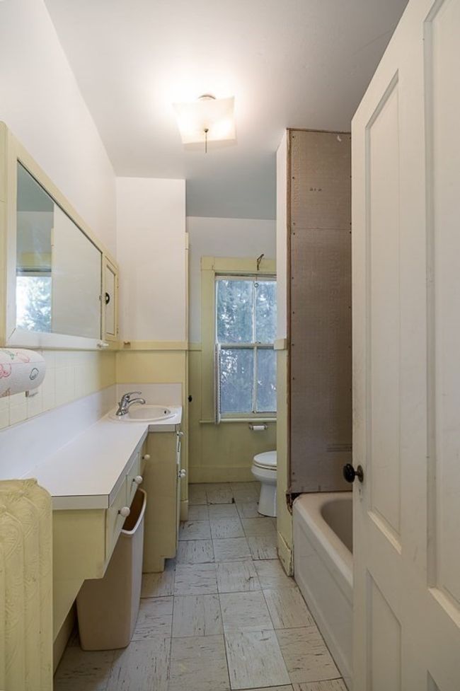R - 20 Cross St, House other with 4 bedrooms, 2 bathrooms and 5 parking in Beverly MA | Image 17