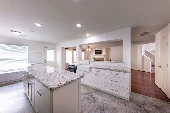 13907 Bonnetbriar Ln, House other with 3 bedrooms, 3 bathrooms and 2 parking in Sugar Land TX | Image 17