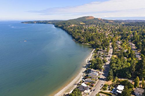 5015 Cordova Bay Rd, Victoria, BC, V8Y2K1 | Card Image