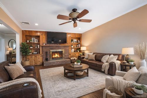 52 Third St, New City, NY, 10956-4933 | Card Image